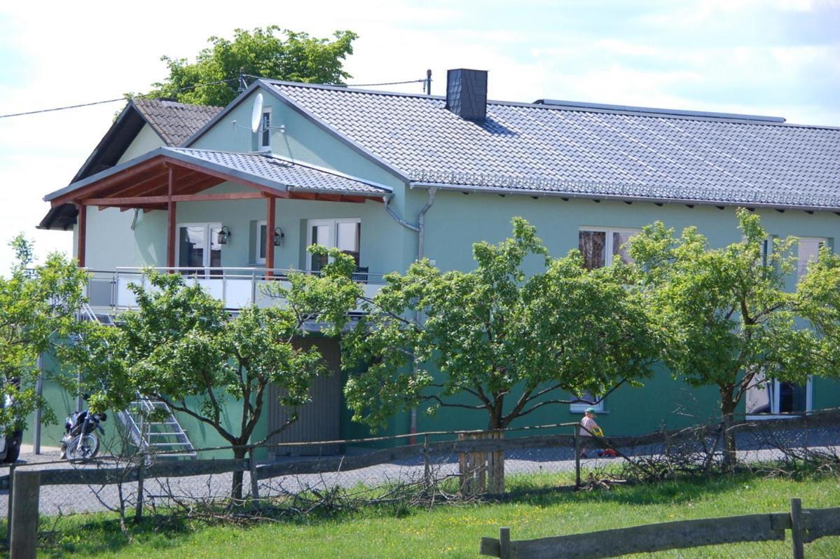 Siebente - Gaestezimmer Gans Im Gruenen Ellscheid Buitenkant foto